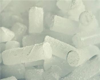冰巖實業(yè)為您講述鄭州干冰的清洗原理